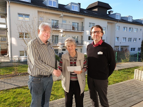 Spendenübergabe.jpg