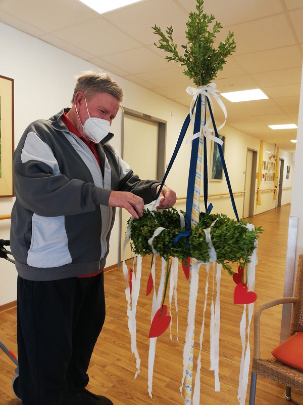 Maibaum 1 klein.jpg