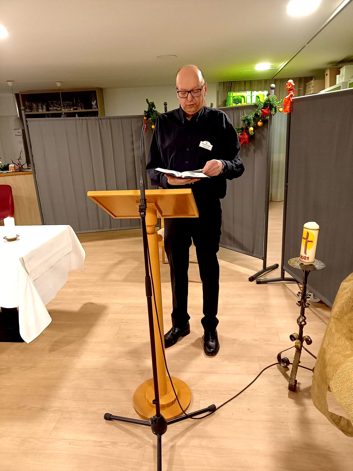 Weihnachtsgottesdienst Hr. Fuchs.jpg