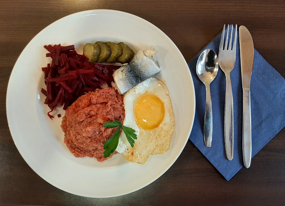 Norddeutsches Essen-Labskaus.jpg