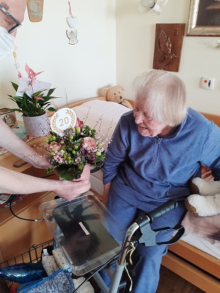 Frau Pflanzer 20 Jahre Elisabethenhaus.jpg